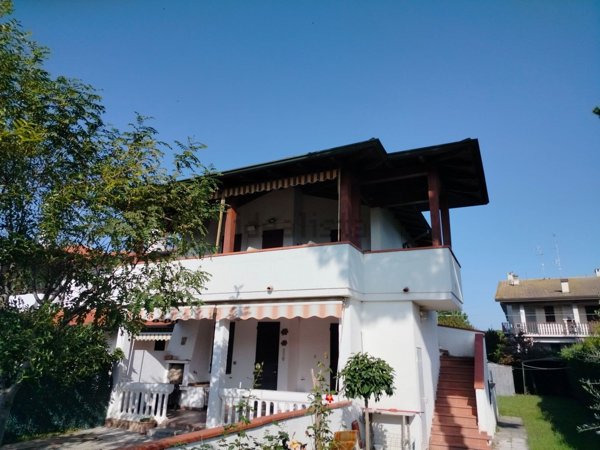 casa indipendente in vendita a Comacchio in zona Lido delle Nazioni