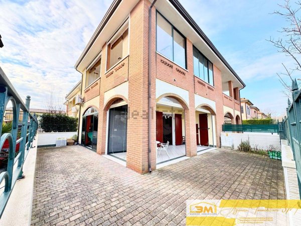 casa indipendente in vendita a Comacchio in zona Lido degli Scacchi