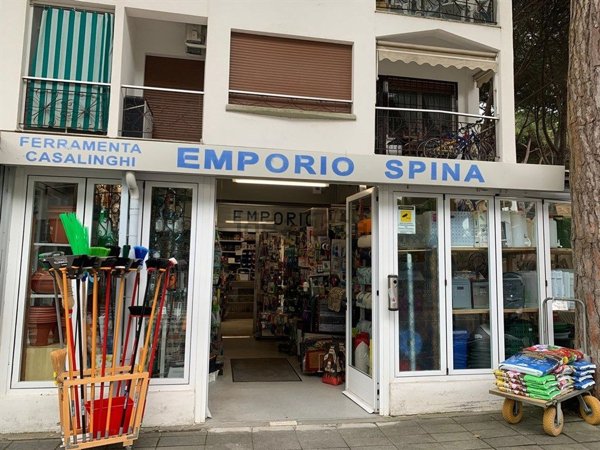 locale commerciale in vendita a Comacchio in zona Lido di Spina
