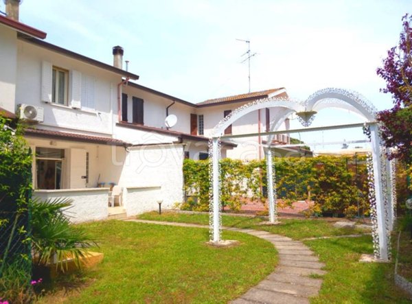 casa indipendente in vendita a Comacchio in zona Lido di Pomposa