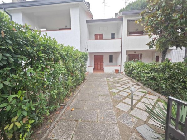 casa indipendente in vendita a Comacchio in zona Lido di Spina