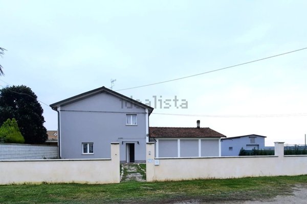 casa indipendente in vendita a Comacchio in zona San Giuseppe
