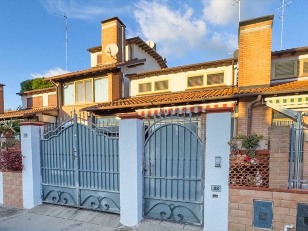 casa indipendente in vendita a Comacchio in zona Lido delle Nazioni
