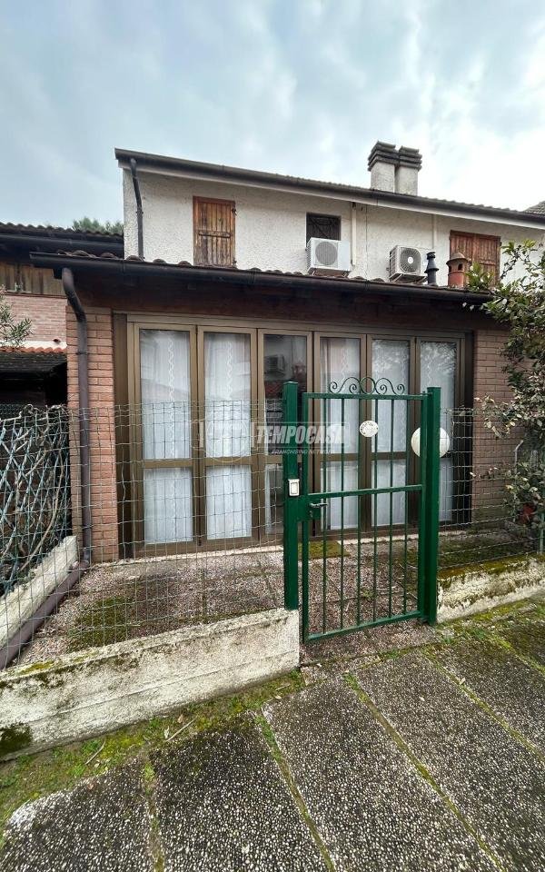 casa indipendente in vendita a Comacchio in zona Lido di Spina