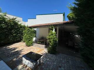 casa indipendente in vendita a Comacchio in zona Lido di Spina