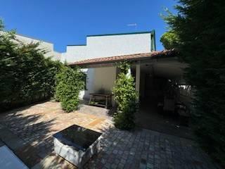 casa indipendente in vendita a Comacchio in zona Lido di Spina
