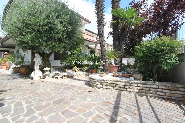 casa indipendente in vendita a Comacchio in zona Lido di Pomposa