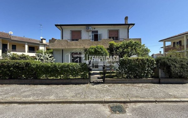 appartamento in vendita a Comacchio in zona Porto Garibaldi