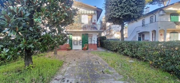 casa indipendente in vendita a Comacchio in zona Lido degli Estensi