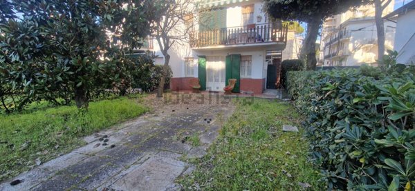 casa indipendente in vendita a Comacchio in zona Lido degli Estensi