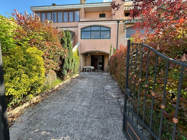 casa indipendente in vendita a Comacchio in zona Lido degli Estensi