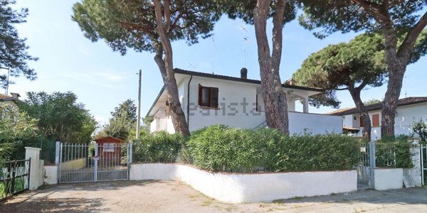 casa indipendente in vendita a Comacchio in zona Lido di Spina