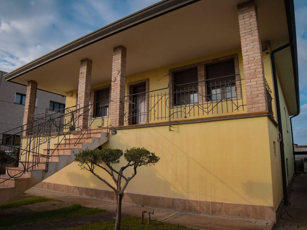 casa indipendente in vendita a Comacchio in zona San Giuseppe
