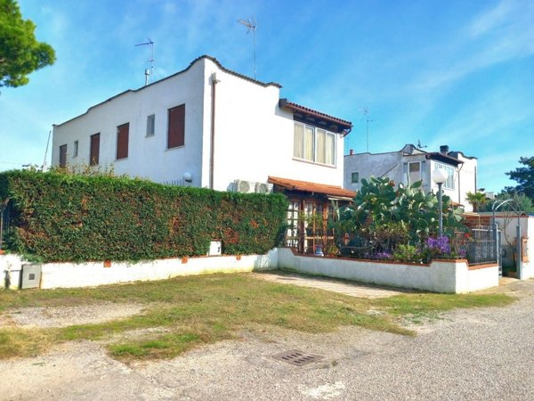 casa indipendente in vendita a Comacchio in zona Lido di Pomposa