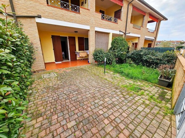 casa indipendente in vendita a Comacchio in zona Lido degli Estensi