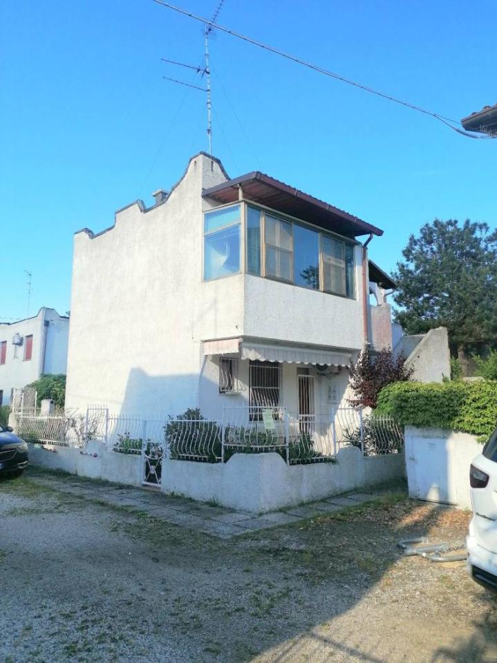 casa indipendente in vendita a Comacchio in zona Lido di Pomposa