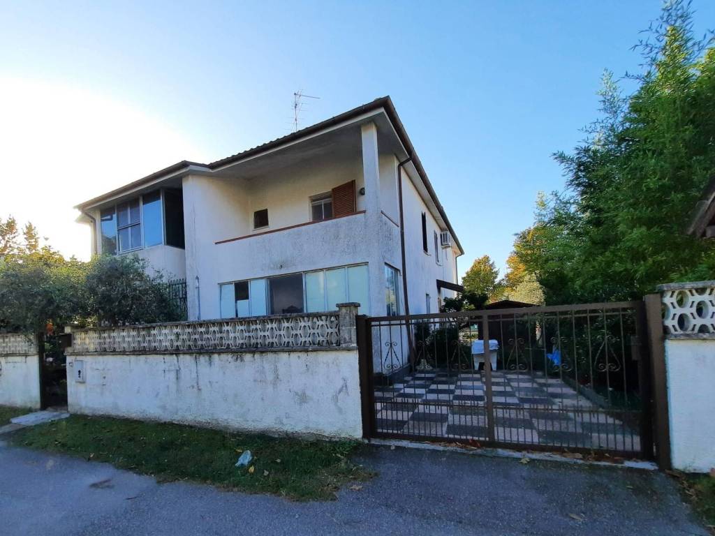 casa indipendente in vendita a Comacchio in zona San Giuseppe