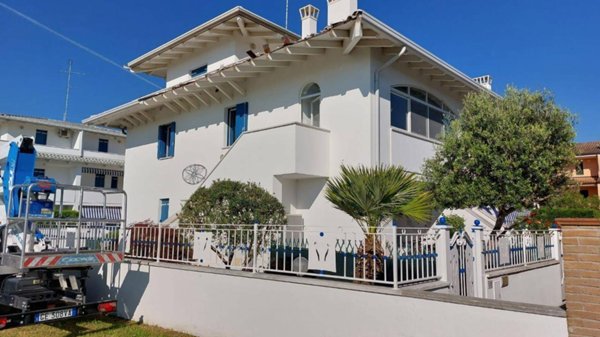casa indipendente in vendita a Comacchio in zona Lido degli Estensi