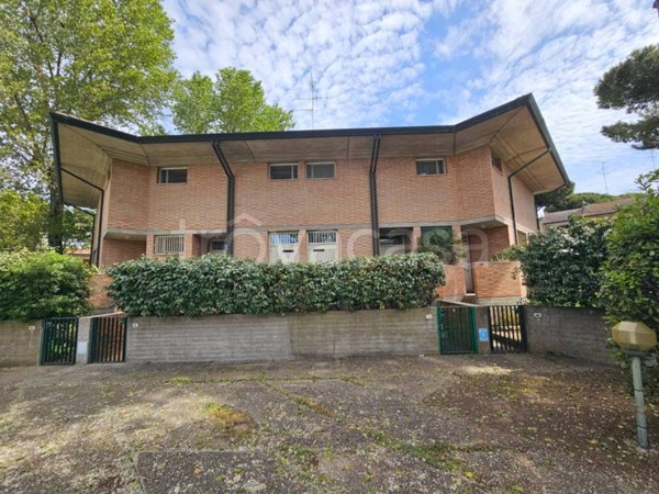 casa indipendente in vendita a Comacchio in zona Lido degli Estensi