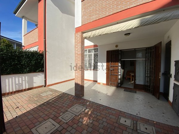 casa indipendente in vendita a Comacchio in zona Lido delle Nazioni