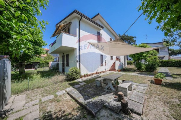 appartamento in vendita a Comacchio in zona Lido degli Scacchi