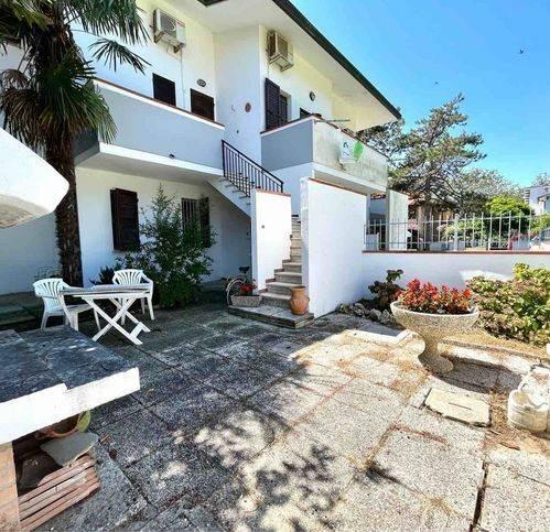casa indipendente in vendita a Comacchio in zona Lido degli Estensi