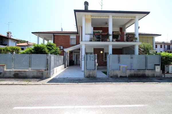 casa indipendente in vendita a Comacchio in zona Lido delle Nazioni