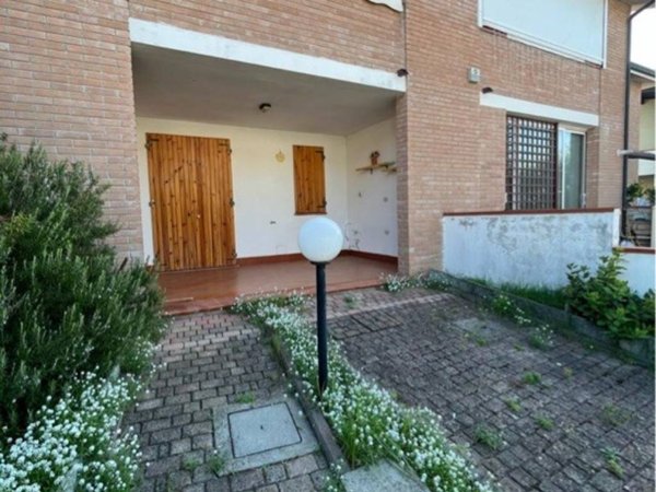 casa indipendente in vendita a Comacchio in zona Lido degli Estensi
