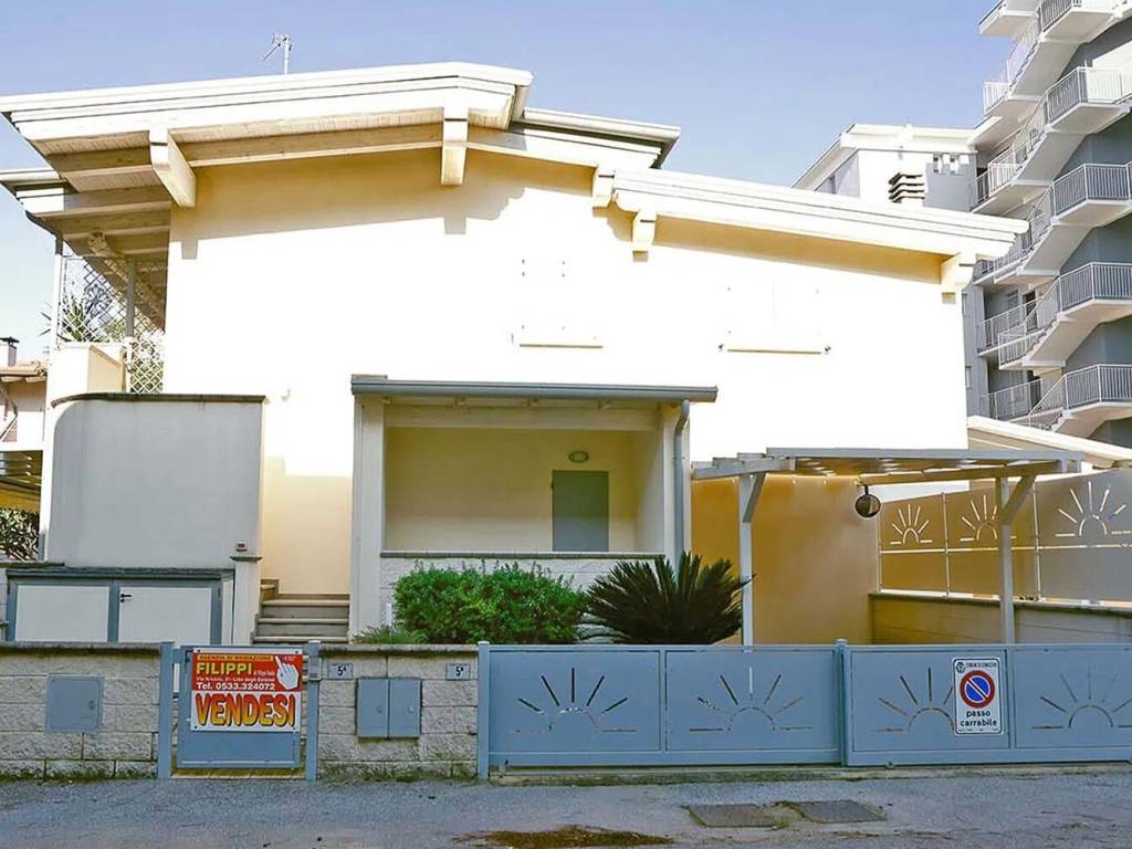 casa indipendente in vendita a Comacchio in zona Lido degli Estensi
