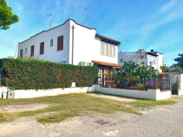 casa indipendente in vendita a Comacchio in zona Lido di Pomposa