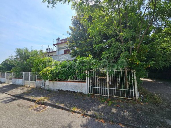 casa indipendente in vendita a Comacchio in zona Lido degli Scacchi