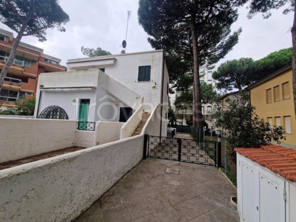 casa indipendente in vendita a Comacchio in zona Lido degli Estensi