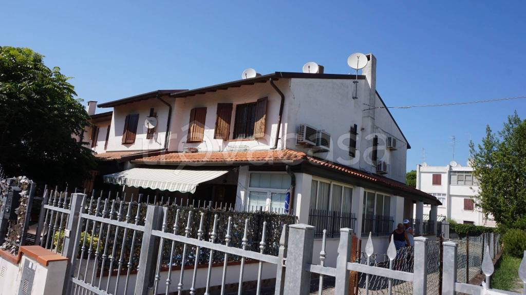 casa indipendente in vendita a Comacchio in zona Lido delle Nazioni