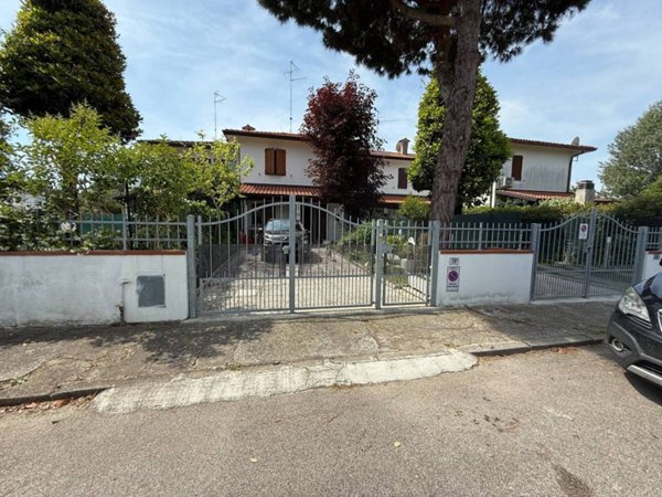 casa indipendente in vendita a Comacchio in zona Lido degli Scacchi