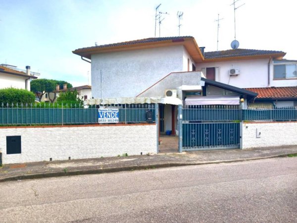 casa indipendente in vendita a Comacchio in zona Lido di Pomposa