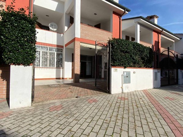 casa indipendente in vendita a Comacchio in zona Lido delle Nazioni