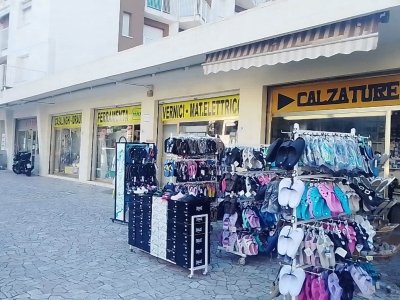negozio in vendita a Comacchio in zona Lido degli Estensi