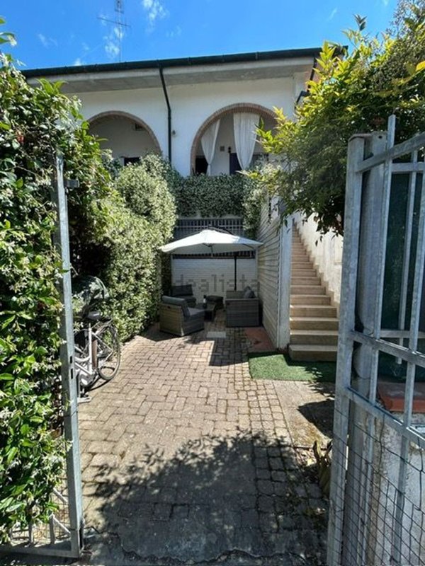 casa indipendente in vendita a Comacchio in zona Lido degli Estensi