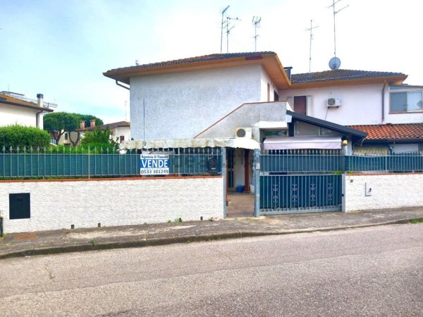 casa indipendente in vendita a Comacchio in zona Lido di Pomposa