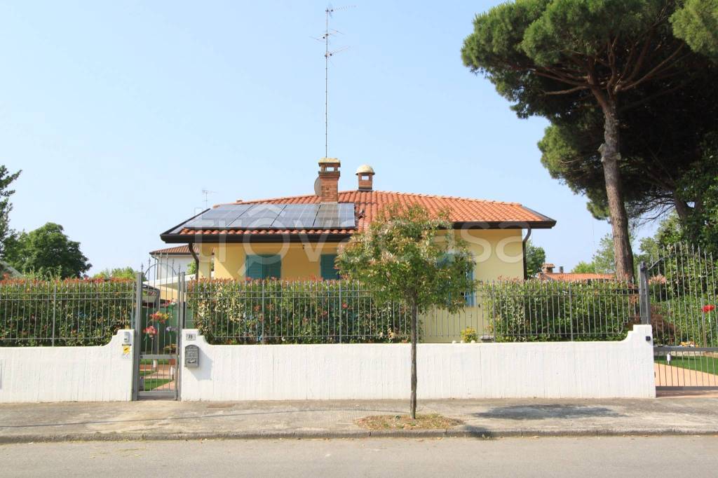casa indipendente in vendita a Comacchio in zona Lido delle Nazioni