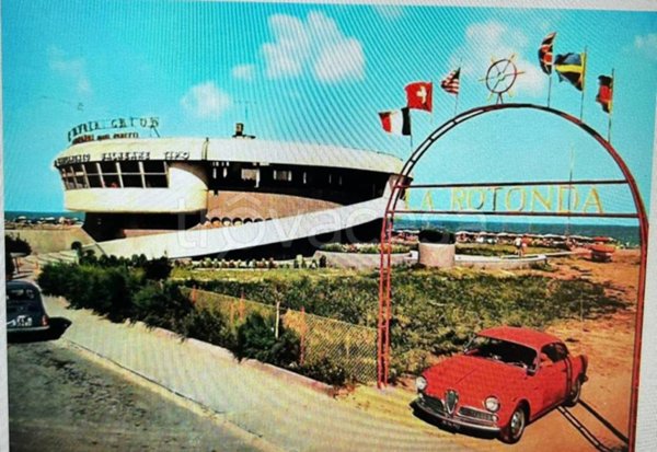 negozio in vendita a Comacchio in zona Lido delle Nazioni