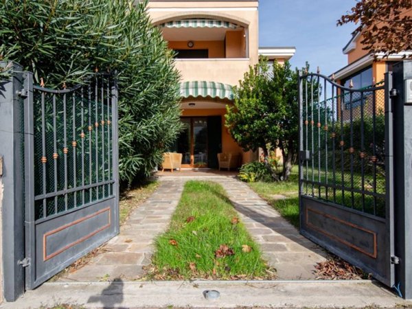 casa indipendente in vendita a Comacchio in zona Lido degli Estensi