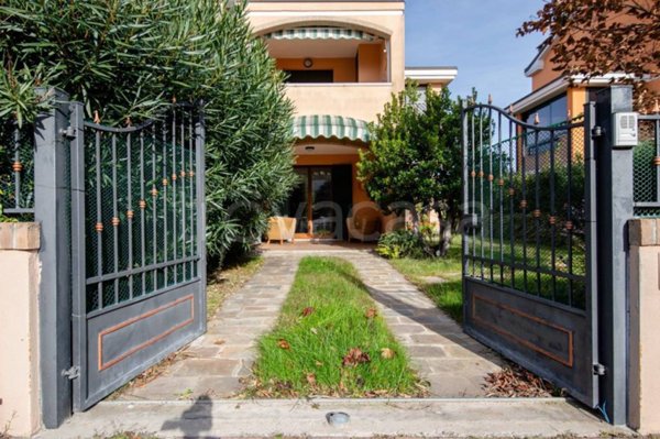 casa indipendente in vendita a Comacchio in zona Lido degli Estensi