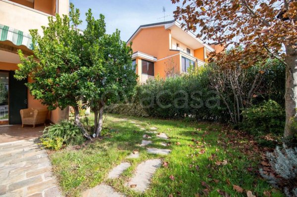 casa indipendente in vendita a Comacchio in zona Lido degli Estensi