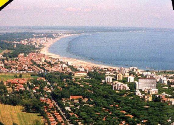 negozio in vendita a Comacchio in zona Lido degli Estensi