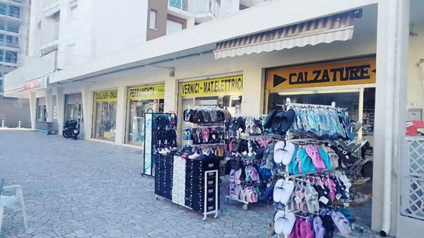 locale commerciale in vendita a Comacchio in zona Lido degli Estensi