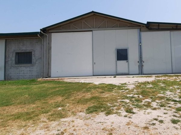 locale commerciale in vendita a Comacchio
