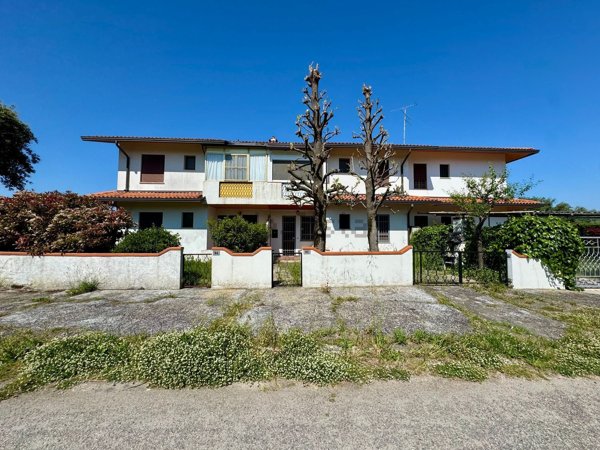 appartamento in vendita a Comacchio in zona Lido degli Scacchi