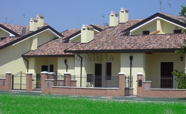 casa indipendente in vendita a Comacchio in zona San Giuseppe