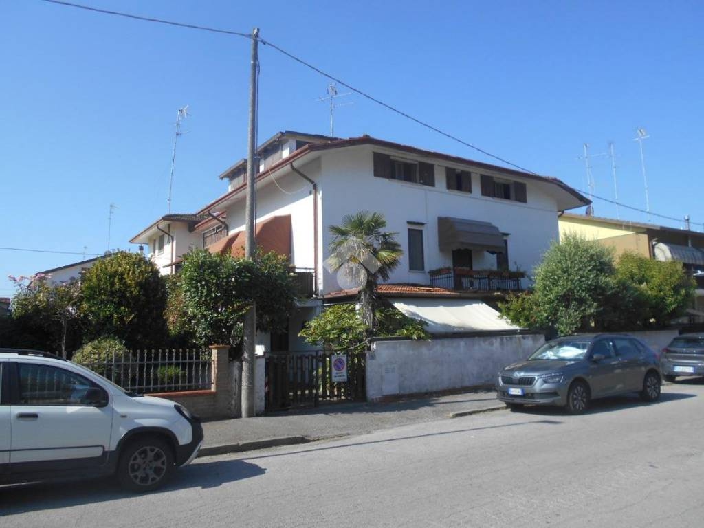 casa indipendente in vendita a Comacchio in zona Porto Garibaldi